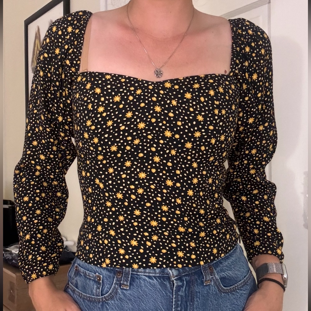 Reformation Marjorie size 2 Black Top with Yellow Star Print Long puff sleeve